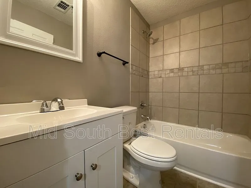 1319 S Jackson St — Photo 3
