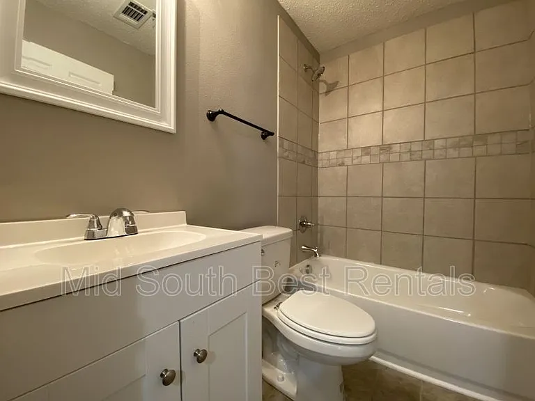 1319 S Jackson St — Photo 6