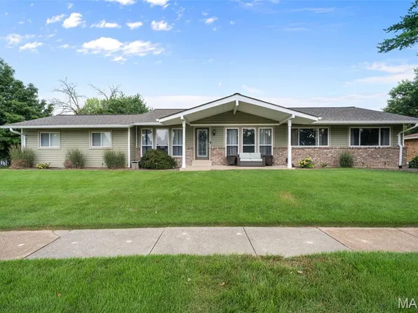 819 Big Bend Woods Dr, Ballwin, MO 63021