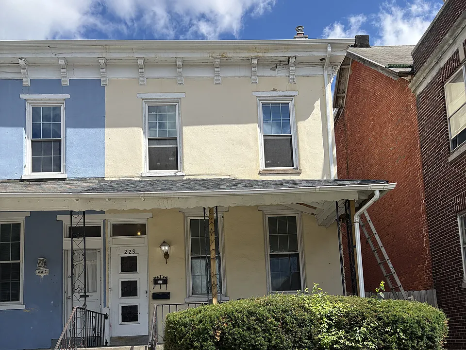 229 E Chestnut Apt 2