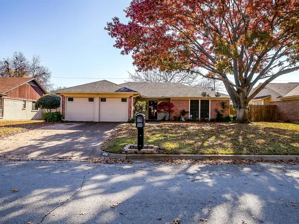 1816 Prince Dr, Benbrook, TX 76126