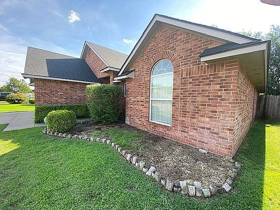 2nd image of 318 Oakdale Dr