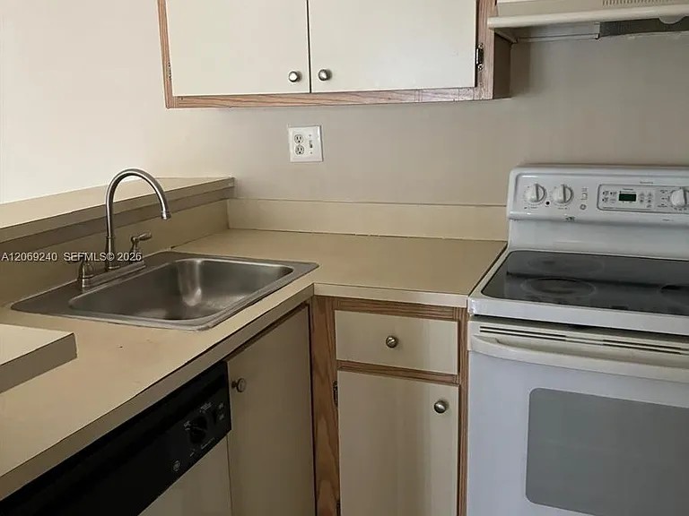 7200 NW 179th St #310 — Photo 2