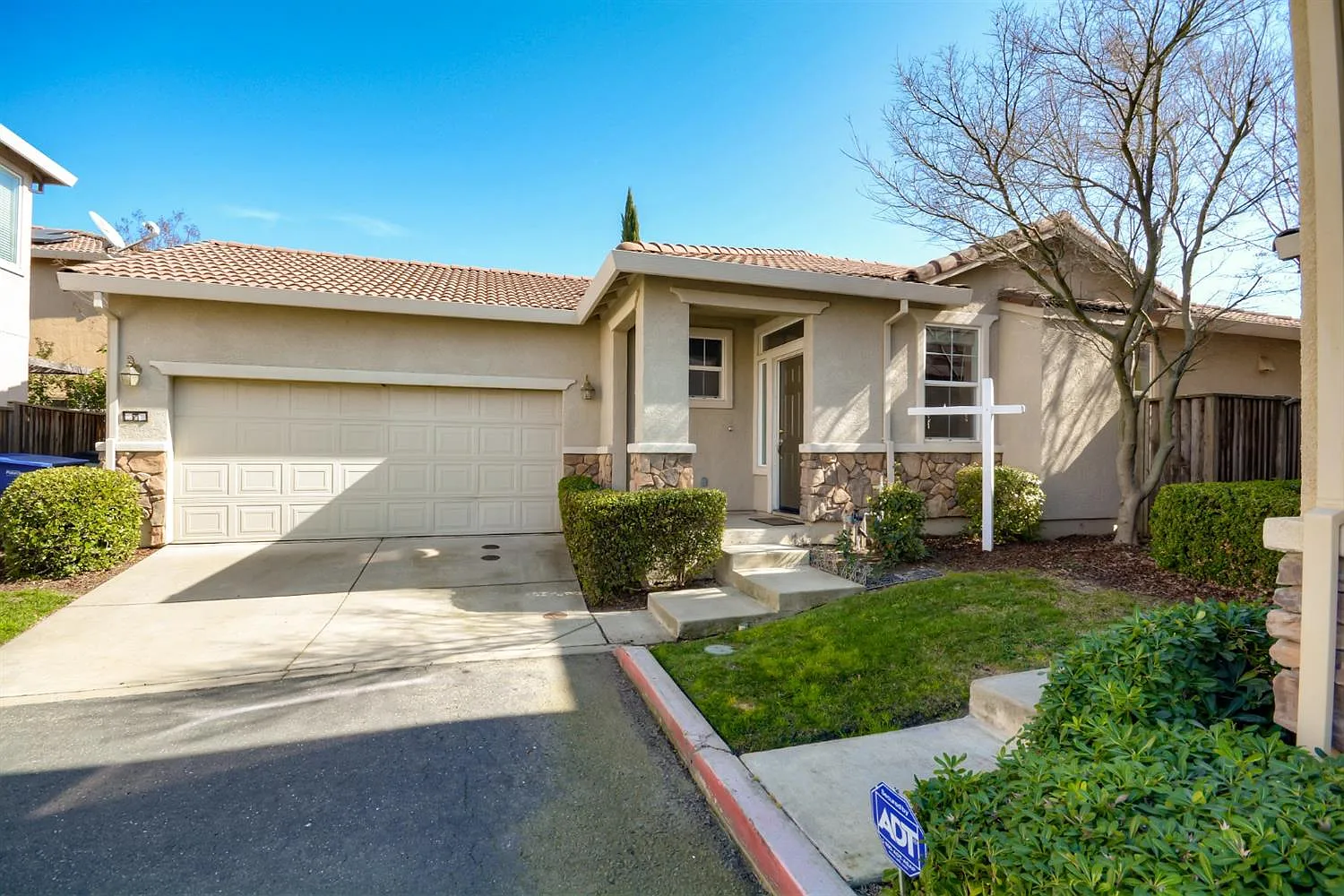 420 Dragonfly Cir photo 1