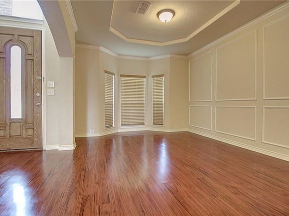 3rd image of 203 Autumnwood Dr