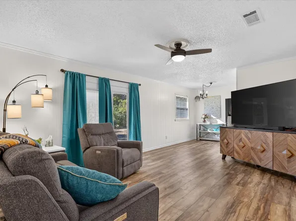 441 Nathan St, Burleson, TX 76028