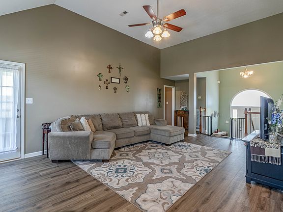 5th image of 1414 Ambleside Dr
