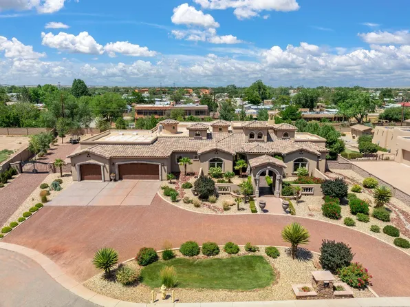 211 Vernon Ct NW, Albuquerque, NM 87114