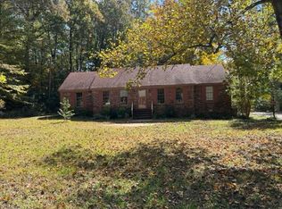 1135 Woodmont Dr, Selmer, TN 38375