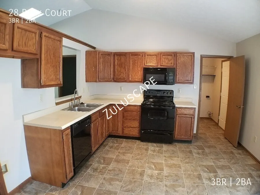 Newly remodeled 3 bed/2 bath ranch w/ 2 car garage — Photo 4
