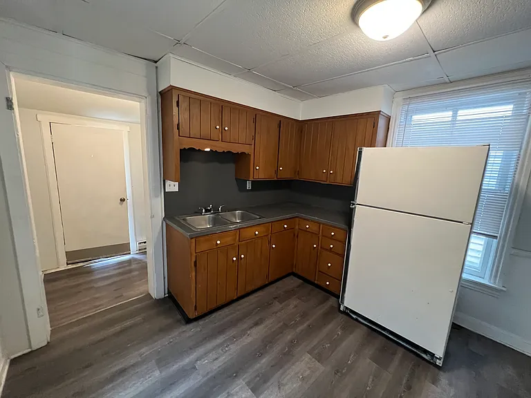 141 S Church St — Photo 3