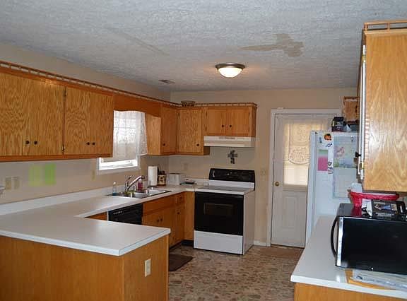 4th image of 6 Sloan Dr