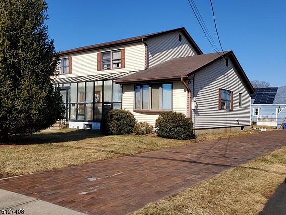 2nd image of 1102 Bleecher St #1104