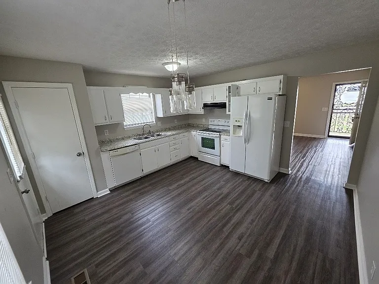 812 Shawnwood Cir — Photo 5