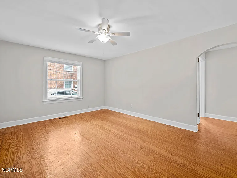 514 Broad St — Photo 17