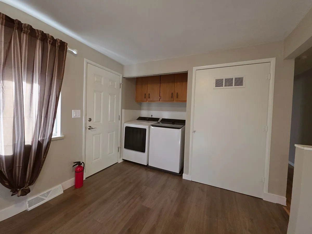 Laundry - 209 S Hooker St