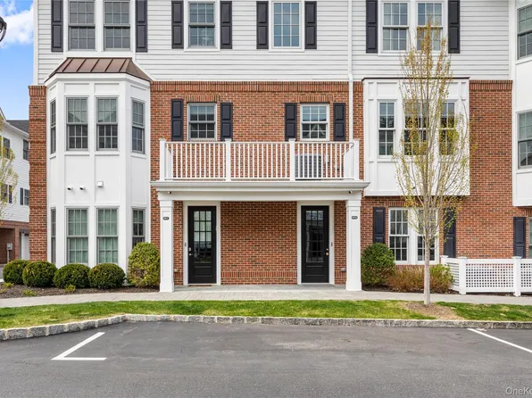 902 Mill Creek N, Roslyn, NY 11576