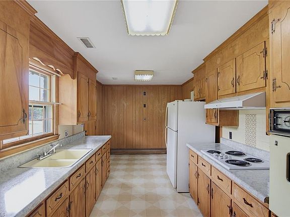 3rd image of 8003 Clinard Farms Rd
