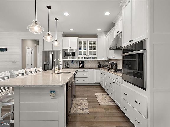 3rd image of 11271 Hall Rd