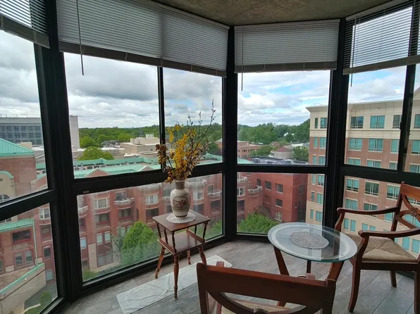 24 Courthouse Sq APT 802, Rockville, MD 20850