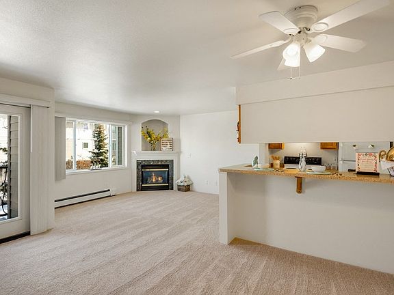 La Maisonnette Apartments - Living Room
