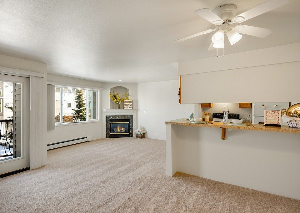 La Maisonnette Apartments - Living Room