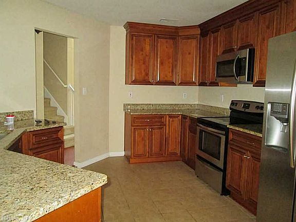 3rd image of 6204 Harewood Ln