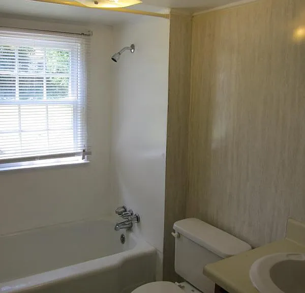 372 Oliver St — Photo 10