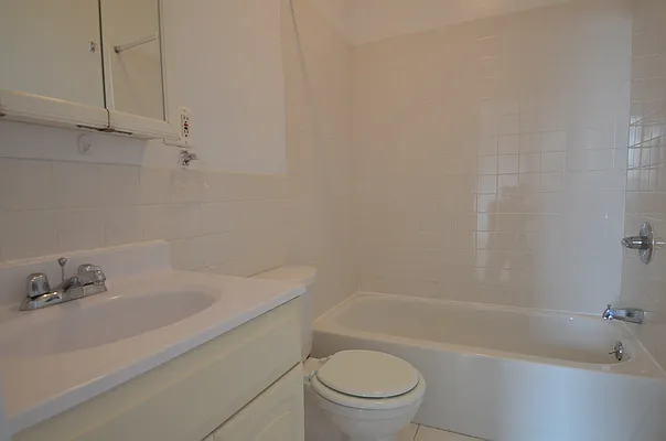 Rented by CITY SKYLINE REALTY INC | media 13