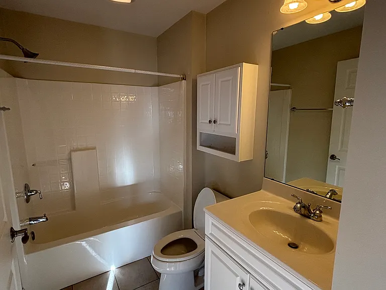 1045 Glenwood Station Ln — Photo 19