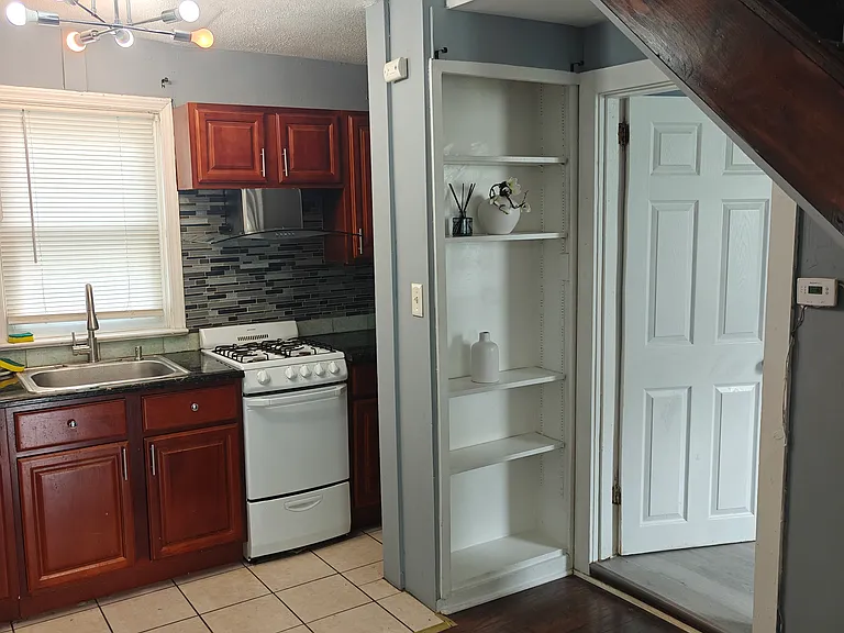 101 Walnut St #B — Photo 2