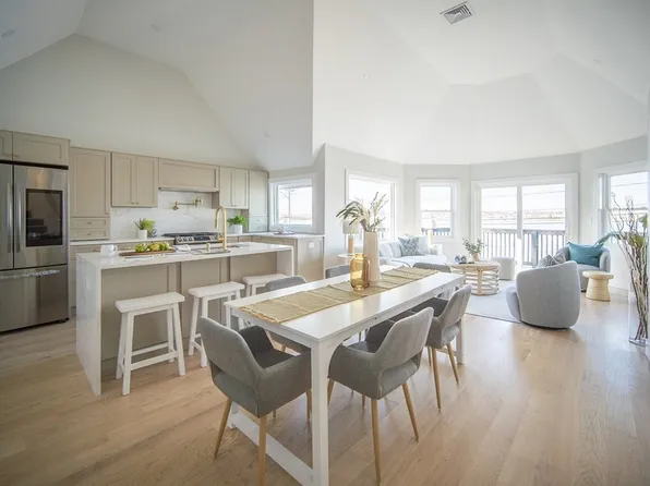 620 Shirley St #2, Winthrop, MA 02152