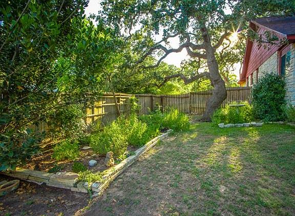5th image of 207 Pin Oak Dr