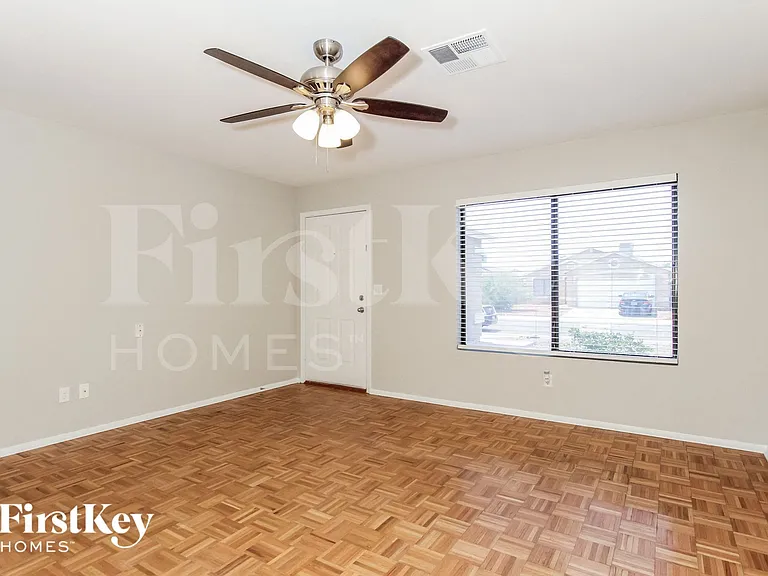 3132 W Robin Ln — Photo 3