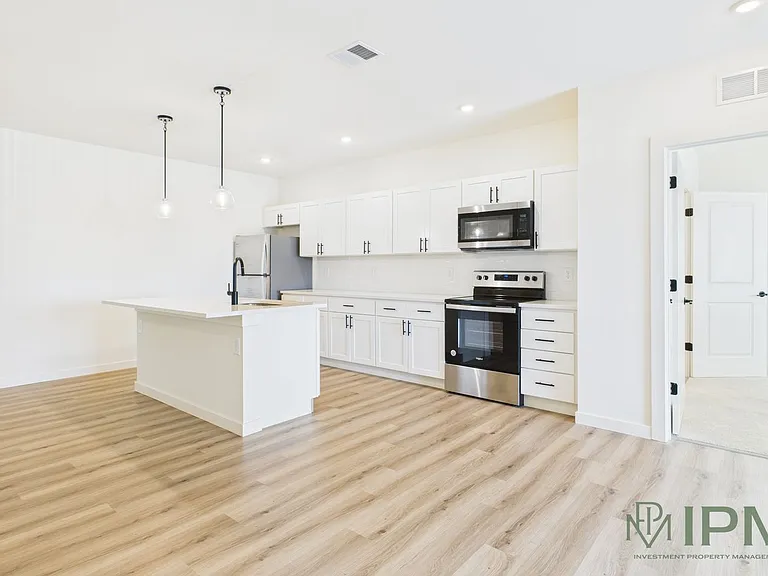 The Flats at Hampden — Photo 30