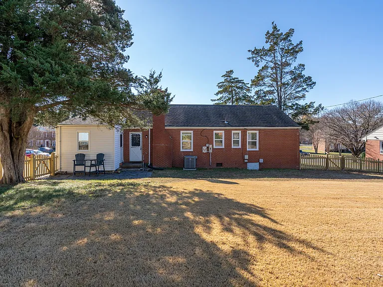 8702 Claymont Dr — Photo 48