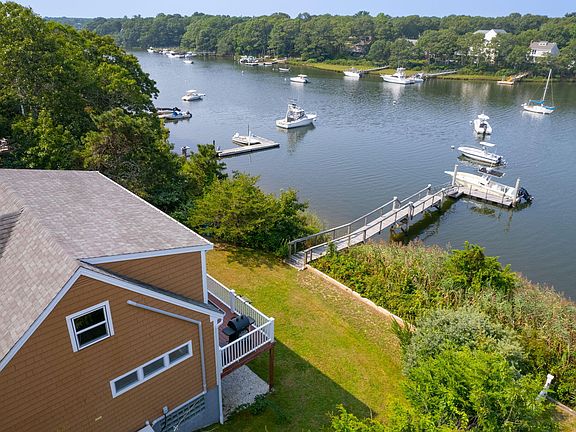 3rd image of 235 Edgewater Drive W