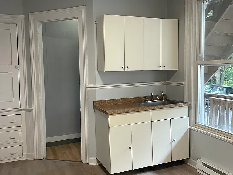 1086 E Main St — Photo 1