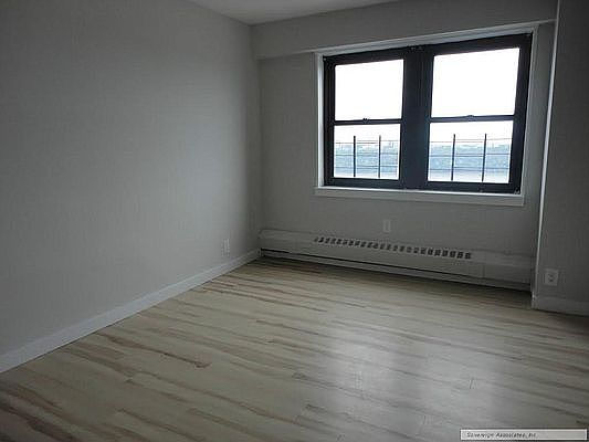 5th image of 111 Wadsworth Ave APT 31D