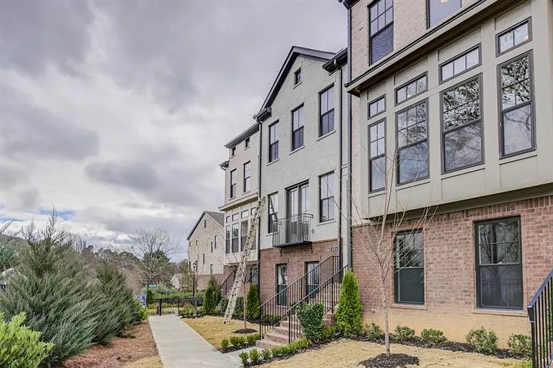 4 bed, 3.5 bath, 2786 sqft, $4,100 — Photo 3