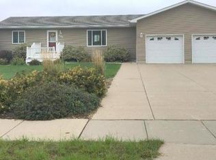 424 N Crawford Rd, Vermillion, SD 57069