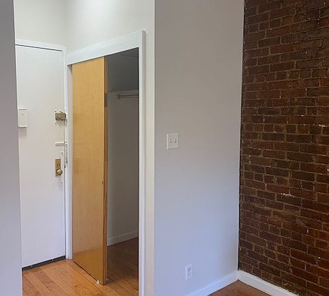 3rd image of 19 Cleveland Pl #2A