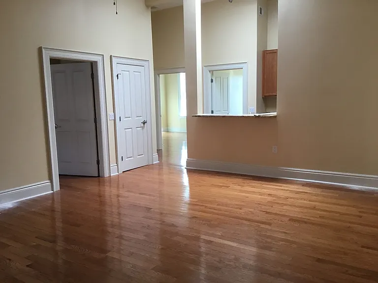 401 N Brady St — Photo 15