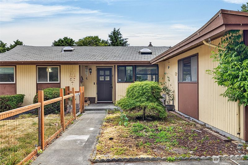 2nd image of 2452 Williams Road