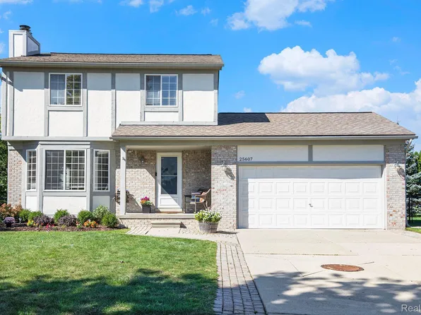 25607 Jeffery Ct, Chesterfield, MI 48051