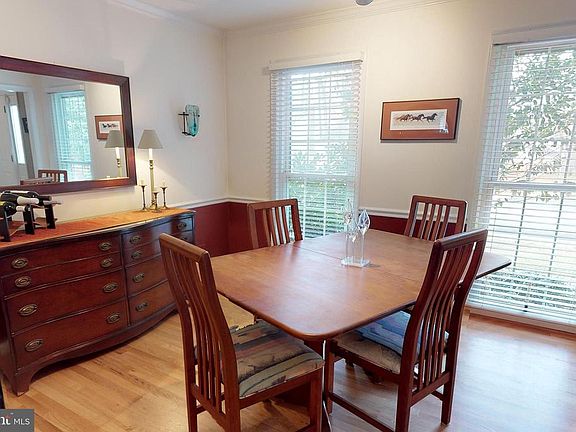 5th image of 7 Deer Park Ln