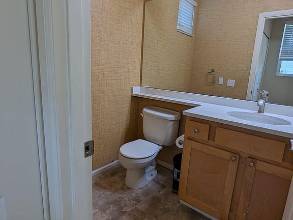 5th image of 527 225th Pl NE