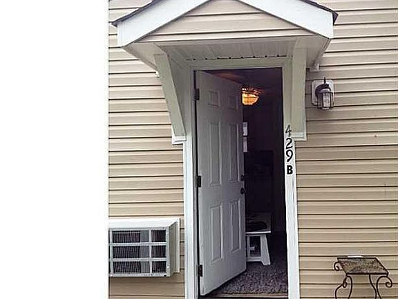 2nd image of 429 Lakewood Cir #B