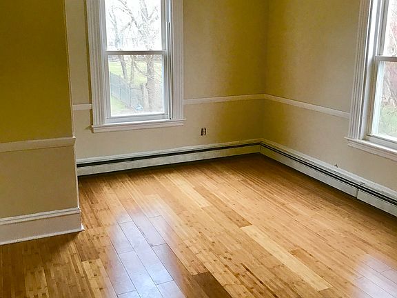 5th image of 81 Dyer Ave #2