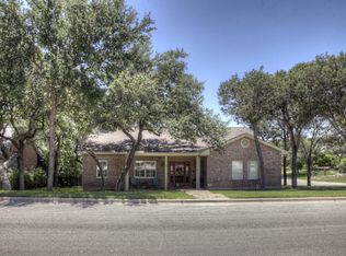 863 Mission Hills Dr, New Braunfels, TX 78130